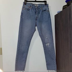 Levi’s distressed blue wedgie skinny size 28